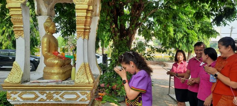 4. กศน.อำเภอขาณุวรลักษบุรี ร่วมพิธีสรงน้ำพระพุทธรูป 