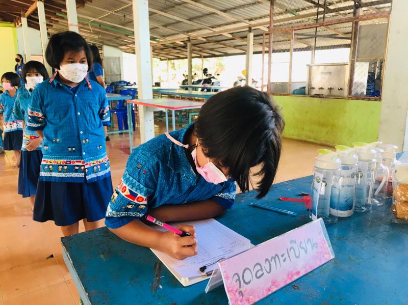 2. ห้องสมุดประชาชนอำเภอปางศิลาทองเคลื่อนที่โรงเรียนบ้านคลองขุด