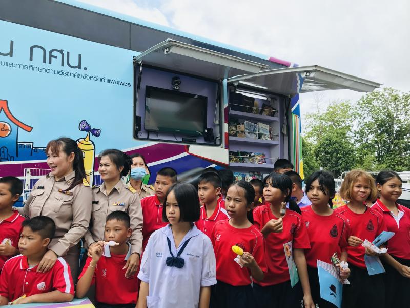 4. โครงการ “หน่วยบำบัดทุกข์ บำรุงสุข สร้างรอยยิ้มให้ประชาชน”