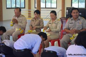 106.  ความภูมิใจมิได้อยู่ในพานไหว้ครู  แต่อยู่ในวันที่รู้ ว่าศิษย์นั้นไปได้ดี