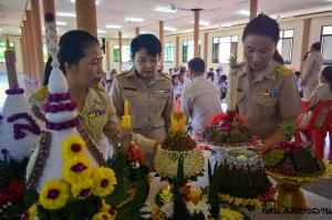 146.  ความภูมิใจมิได้อยู่ในพานไหว้ครู  แต่อยู่ในวันที่รู้ ว่าศิษย์นั้นไปได้ดี