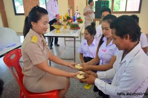 190.  ความภูมิใจมิได้อยู่ในพานไหว้ครู  แต่อยู่ในวันที่รู้ ว่าศิษย์นั้นไปได้ดี