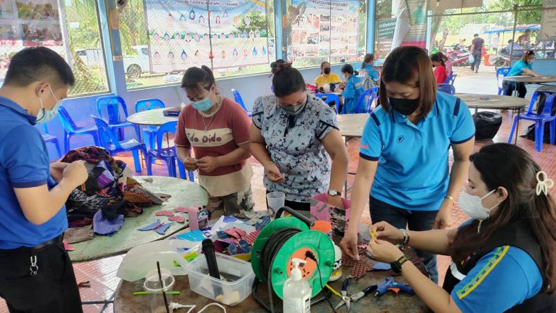 3. พลังเครือข่าย สู่ การประดิษฐ์ผีเสื้อจากผ้าไหม ทำดีเพื่อแม่