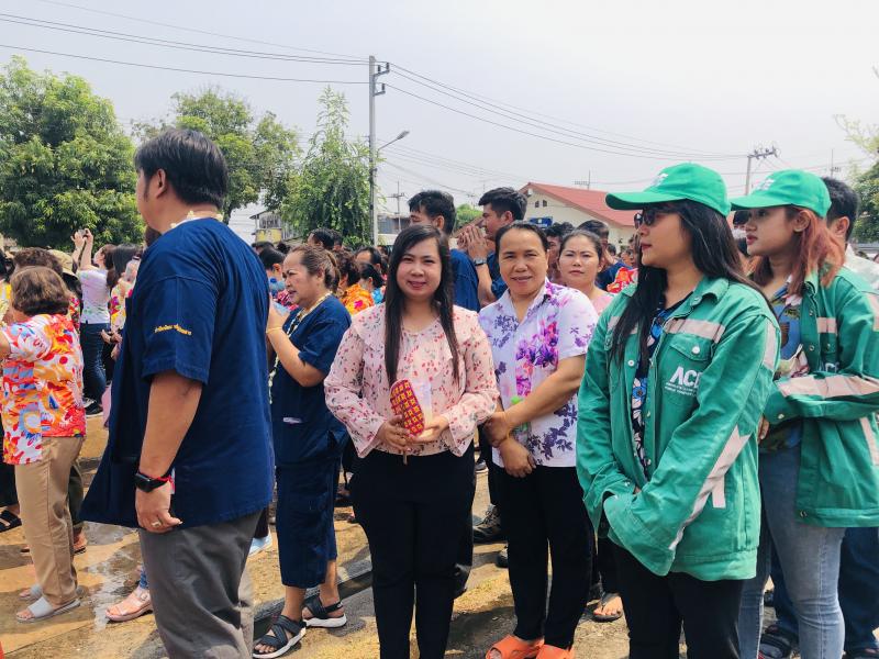 11. สรงน้ำพระบรมราชานุสาวรีย์ พระบาทสมเด็จพระจุลจอมเกล้าเจ้าอยู่หัว รัชกาลที่ 5