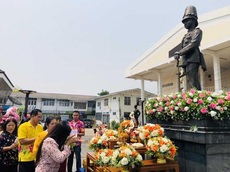 22. สรงน้ำพระบรมราชานุสาวรีย์ พระบาทสมเด็จพระจุลจอมเกล้าเจ้าอยู่หัว รัชกาลที่ 5