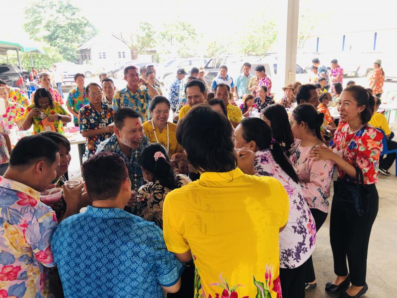 23. สรงน้ำพระบรมราชานุสาวรีย์ พระบาทสมเด็จพระจุลจอมเกล้าเจ้าอยู่หัว รัชกาลที่ 5