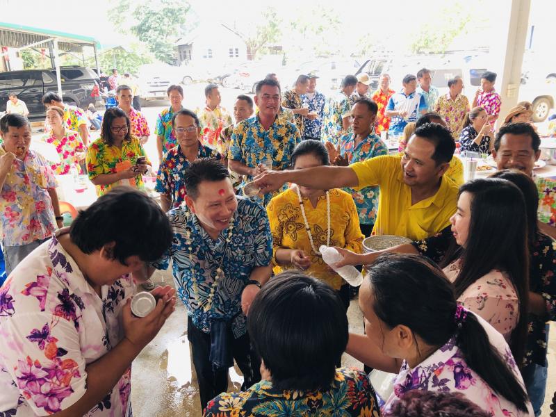 25. สรงน้ำพระบรมราชานุสาวรีย์ พระบาทสมเด็จพระจุลจอมเกล้าเจ้าอยู่หัว รัชกาลที่ 5