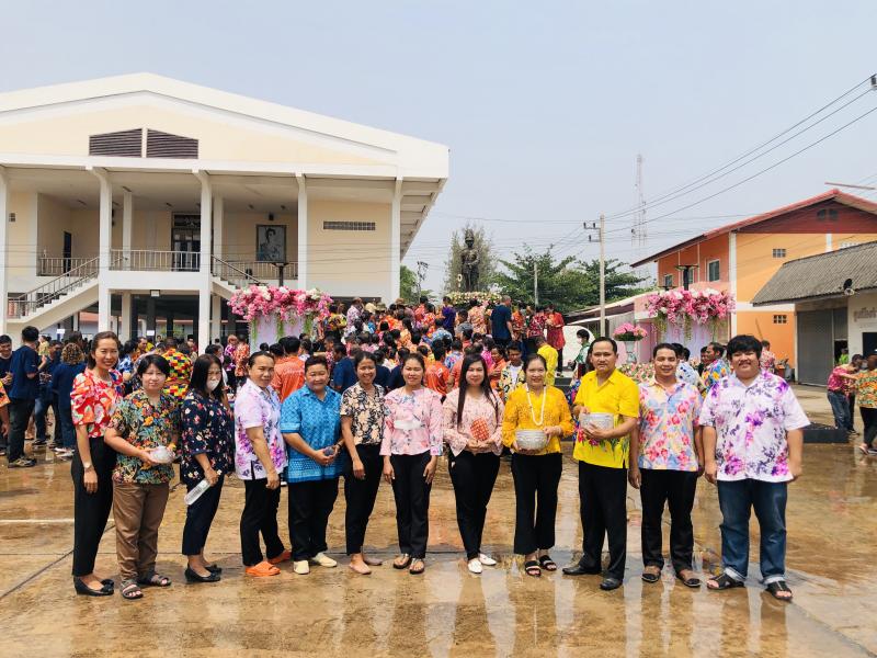 29. สรงน้ำพระบรมราชานุสาวรีย์ พระบาทสมเด็จพระจุลจอมเกล้าเจ้าอยู่หัว รัชกาลที่ 5