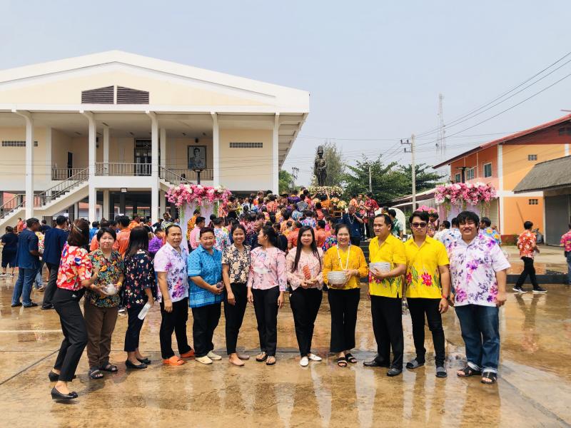 30. สรงน้ำพระบรมราชานุสาวรีย์ พระบาทสมเด็จพระจุลจอมเกล้าเจ้าอยู่หัว รัชกาลที่ 5