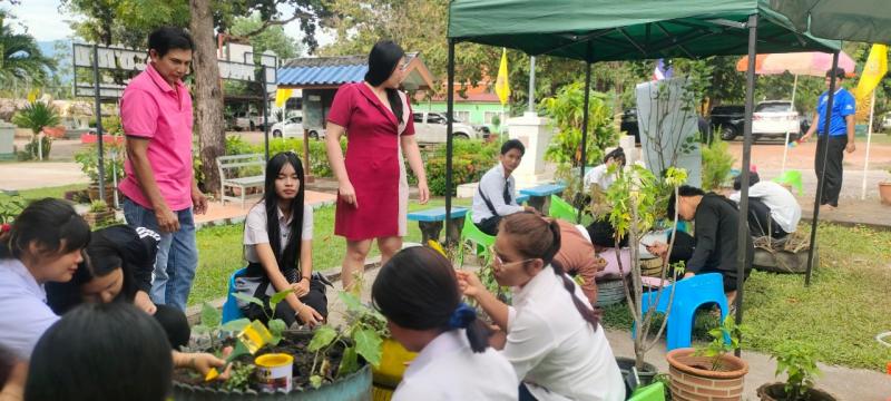 13. พบกลุ่มนักศึกษาเรียนรู้วันสำคัญวันวชิราวุธ การพัฒนาสถานศึกษา