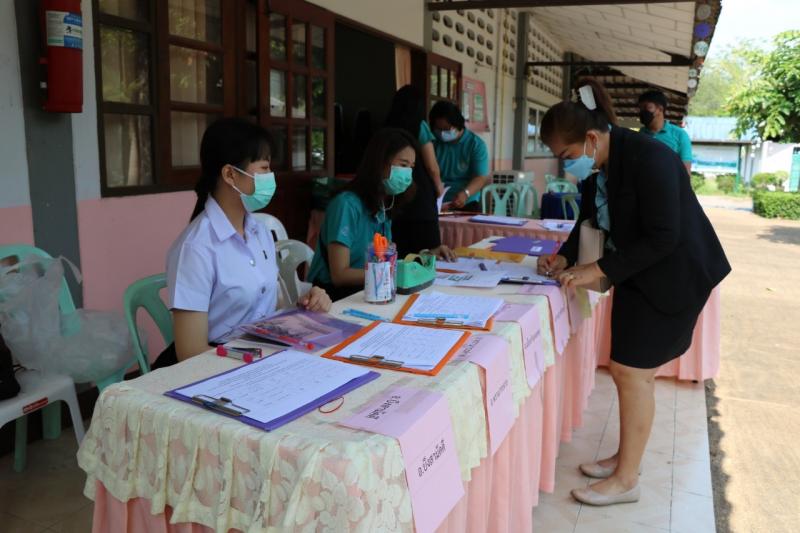 2. เข้าร่วมประชุมเชิงปฏิบัติการกำหนดแนวทางการขับเคลื่อนกิจกรรมส่งเสริมประชาธิปไตย