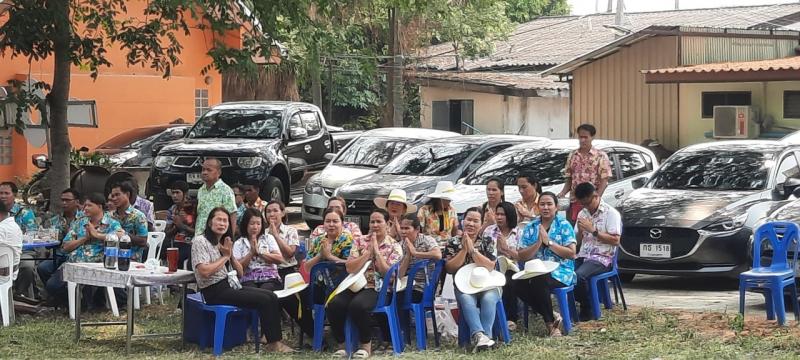 8. ร่วมสืบสานประเพณีสงกรานต์  