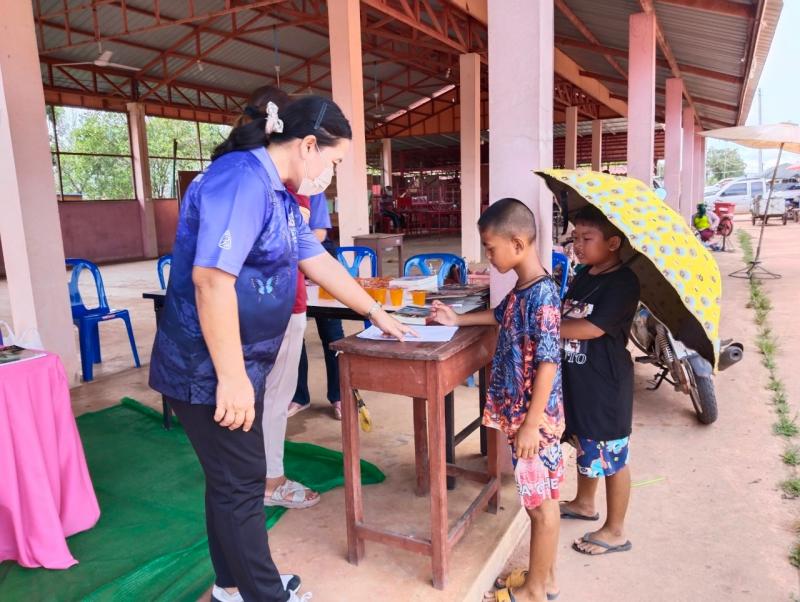 10. ห้องสมุดเคลื่อนที่สำหรับชาวตลาด (ตลาดนัดโค้งไผ่)