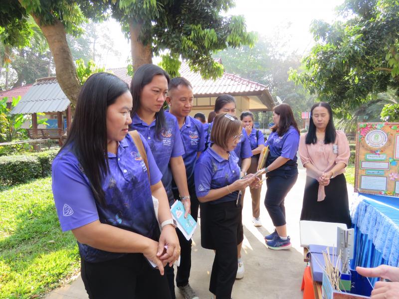 2. ศึกษาดูงานและแลกเปลี่ยนเรียนรู้ รูปแบบโครงงานวิทยาศาสตร์ ด้านการศึกษา 