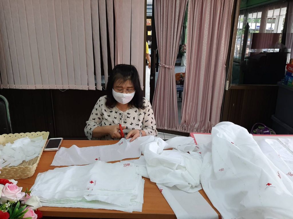 ระดมอาสายุวกาชาด สภากาชาดไทยในพื้นที่ของ กศน.จังหวัดกำแพงเพชรกว่า7พันชิ้น ป้องกันโรคโควิด-19