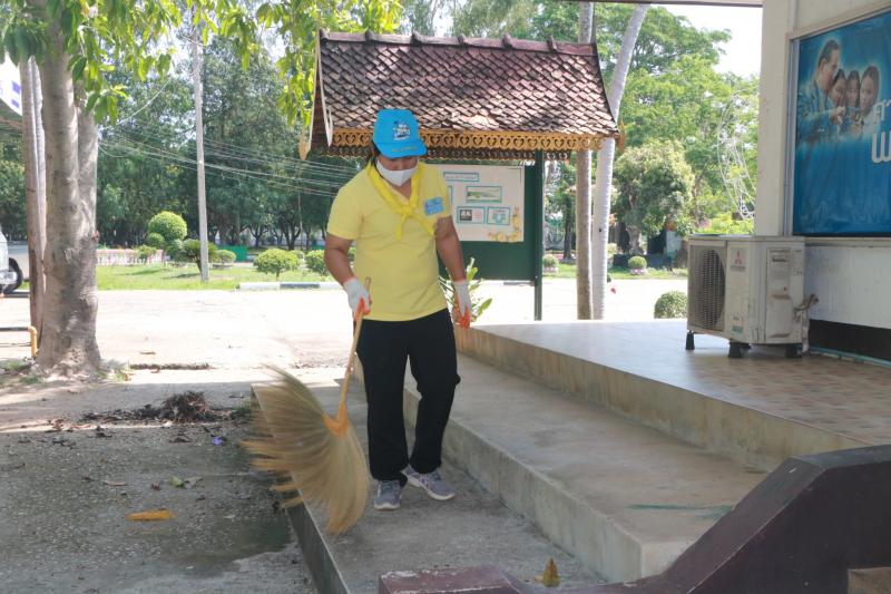 17. สำนักงาน กศน.จังหวัดกำแพงเพชร ลงนามถวายพระพรเนื่องในวันเฉลิมพระชนมพรรษาพระราชินี และร่วมกันทำกิจกรรมจิตอาสาพัฒนาปรับภูมิทัศน์