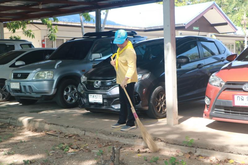 22. สำนักงาน กศน.จังหวัดกำแพงเพชร ลงนามถวายพระพรเนื่องในวันเฉลิมพระชนมพรรษาพระราชินี และร่วมกันทำกิจกรรมจิตอาสาพัฒนาปรับภูมิทัศน์