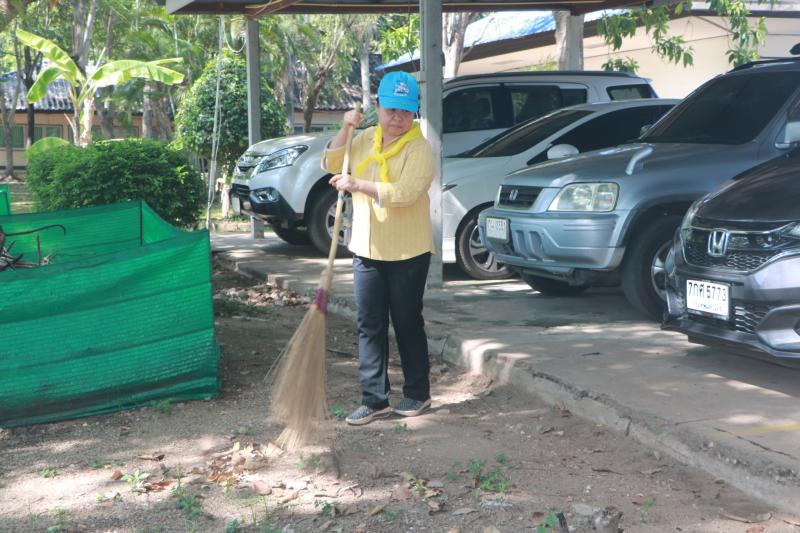 23. สำนักงาน กศน.จังหวัดกำแพงเพชร ลงนามถวายพระพรเนื่องในวันเฉลิมพระชนมพรรษาพระราชินี และร่วมกันทำกิจกรรมจิตอาสาพัฒนาปรับภูมิทัศน์