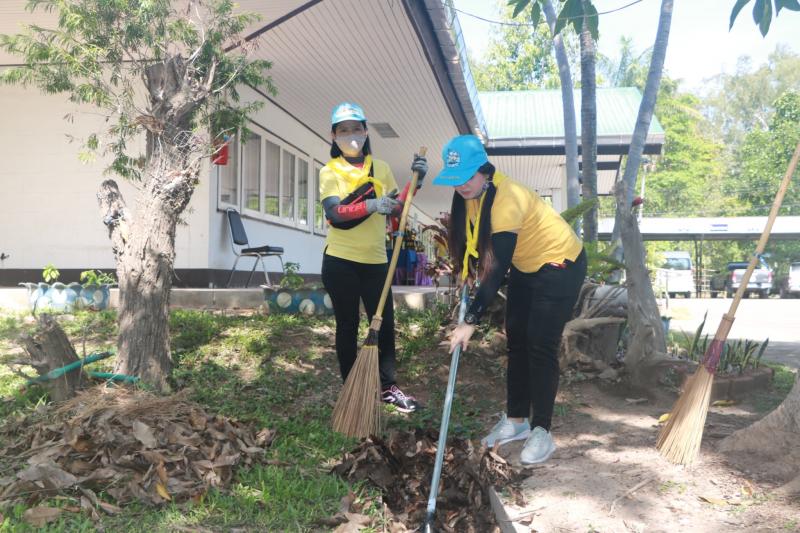 26. สำนักงาน กศน.จังหวัดกำแพงเพชร ลงนามถวายพระพรเนื่องในวันเฉลิมพระชนมพรรษาพระราชินี และร่วมกันทำกิจกรรมจิตอาสาพัฒนาปรับภูมิทัศน์