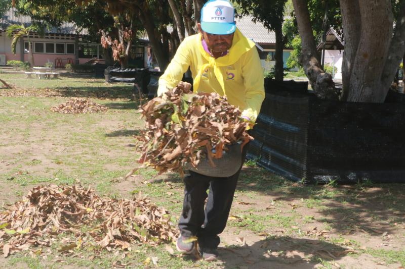 31. สำนักงาน กศน.จังหวัดกำแพงเพชร ลงนามถวายพระพรเนื่องในวันเฉลิมพระชนมพรรษาพระราชินี และร่วมกันทำกิจกรรมจิตอาสาพัฒนาปรับภูมิทัศน์