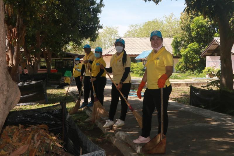 32. สำนักงาน กศน.จังหวัดกำแพงเพชร ลงนามถวายพระพรเนื่องในวันเฉลิมพระชนมพรรษาพระราชินี และร่วมกันทำกิจกรรมจิตอาสาพัฒนาปรับภูมิทัศน์