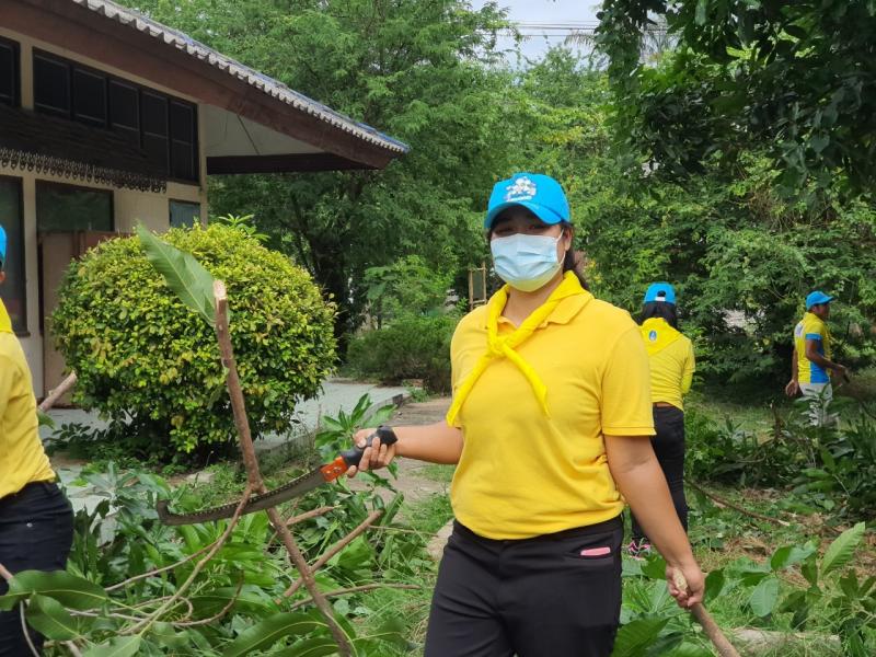 16. สำนักงาน กศน.จังหวัดกำแพงเพชร ลงนามถวายพระพรเนื่องในวันเฉลิมพระชนมพรรษา                  สมเด็จพระนางเจ้าสิริกิติ์ พระบรมราชินีนาถ พระบรมราชชนนีพันปีหลวง และร่วมกันทำกิจกรรมจิตอาสาพัฒนาปรับภูมิทัศน์ บริเวณสำนักงาน กศน.จังหวัด