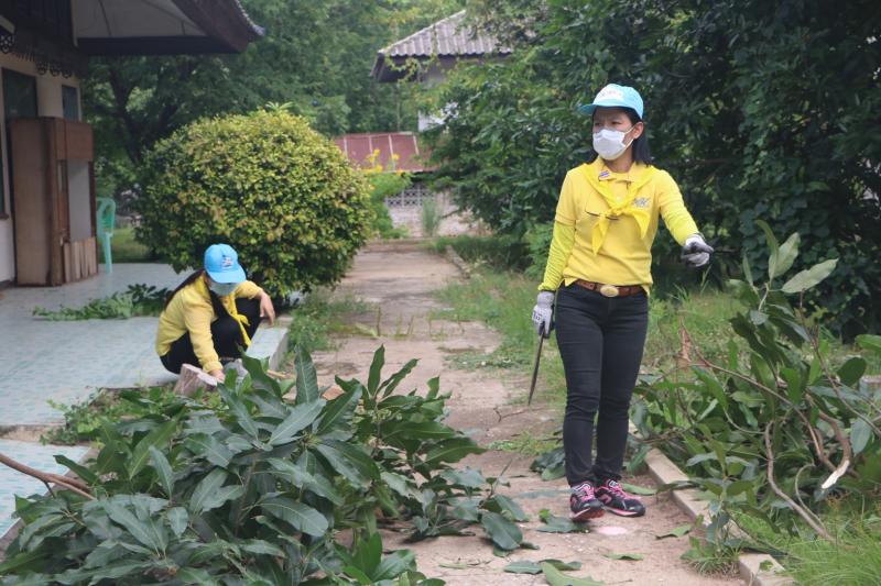 22. สำนักงาน กศน.จังหวัดกำแพงเพชร ลงนามถวายพระพรเนื่องในวันเฉลิมพระชนมพรรษา                  สมเด็จพระนางเจ้าสิริกิติ์ พระบรมราชินีนาถ พระบรมราชชนนีพันปีหลวง และร่วมกันทำกิจกรรมจิตอาสาพัฒนาปรับภูมิทัศน์ บริเวณสำนักงาน กศน.จังหวัด