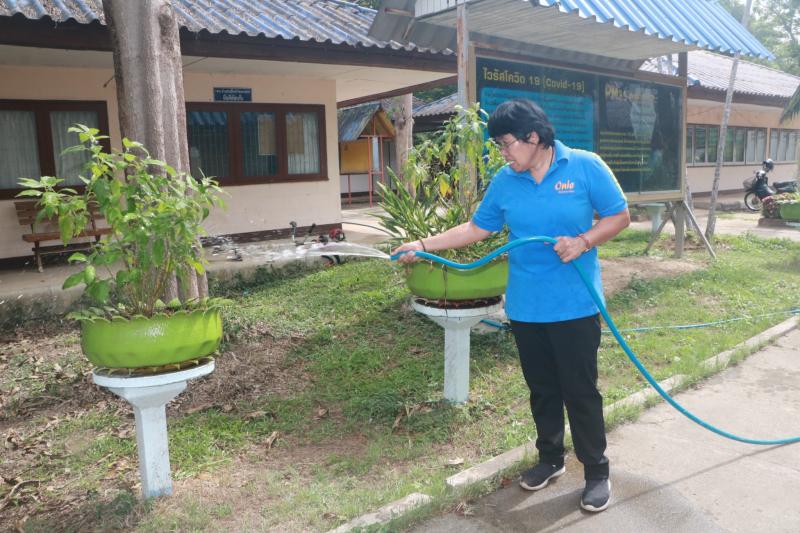 41. สำนักงาน กศน.จังหวัดกำแพงเพชร ลงนามถวายพระพรเนื่องในวันเฉลิมพระชนมพรรษา                  สมเด็จพระนางเจ้าสิริกิติ์ พระบรมราชินีนาถ พระบรมราชชนนีพันปีหลวง และร่วมกันทำกิจกรรมจิตอาสาพัฒนาปรับภูมิทัศน์ บริเวณสำนักงาน กศน.จังหวัด