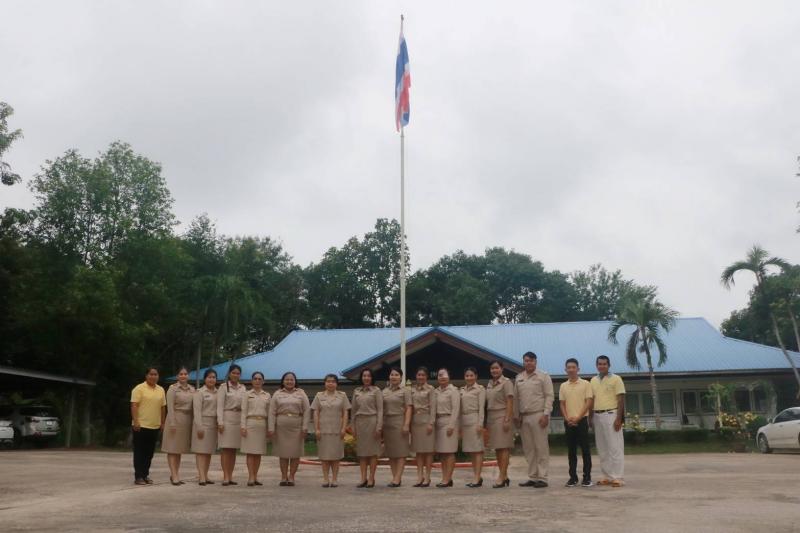 1. สำนักงาน กศน.จังหวัดกำแพงเพชร ร่วมกิจกรรมวันพระราชทานธงชาติไทย