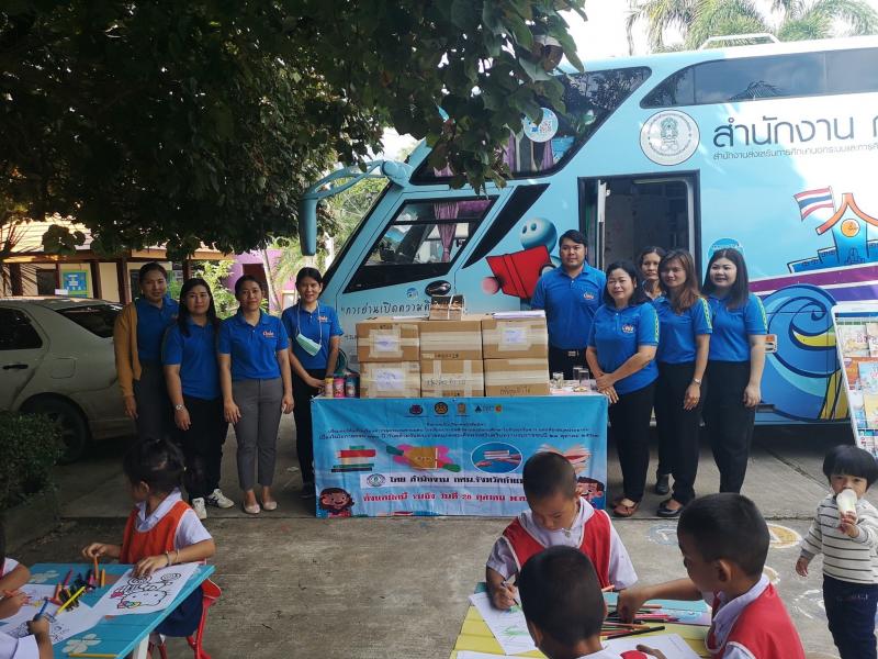 4. สำนักงาน กศน.จังหวัดกำแพงเพชร มอบหนังสือจำนวน 2,120 เล่ม แก่โรงเรียนบ้านคลองปลาสร้อย อำเภอปางศิลาทอง จังหวัดกำแพงเพชร